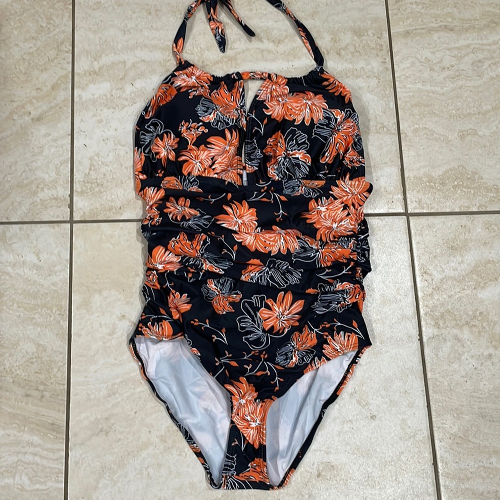 NWOT ONE PC HALTER SWIMSUIT